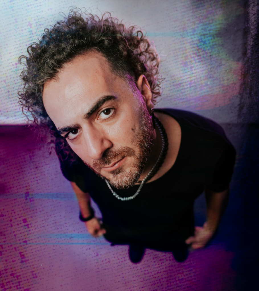 MONSENIOR TERRENAL presenta su single “más que claro”